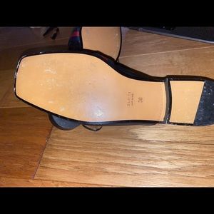 Gucci slippers size 8, only worn once.
